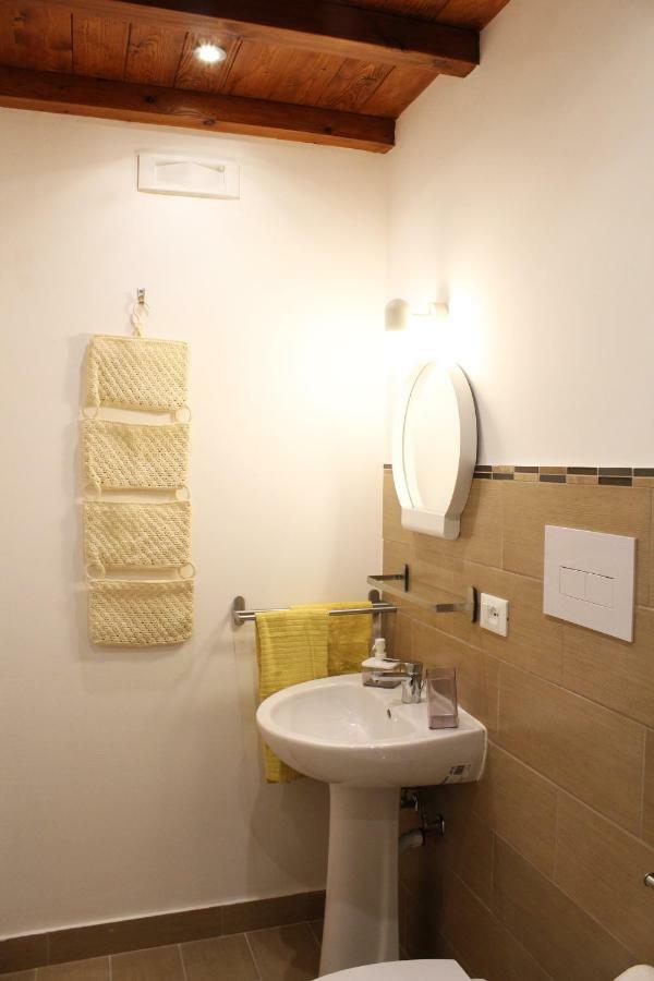 Il Giardino Di Laura Private Rooms Mondello Ngoại thất bức ảnh